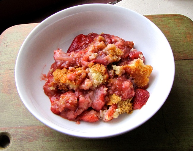 Ingredient Highlights: Fresh Ginger and Vanilla Beans in Warm Strawberry (and Rhubarb) Crumb Cake
